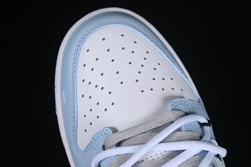 All categories Nk SB Dunk series Nk SB Dunk Low low-top sneakers Nk Dunk Pure "Platinum" Little Bear Story White Blue Brown Simple and versatile SB strap low-top casual sneakers DV0831-101